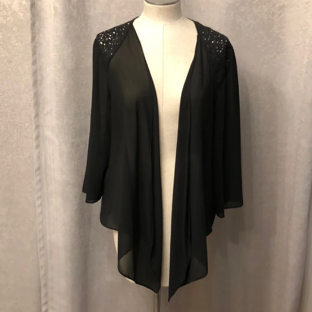 Women’s BCBG Paris shawl. - Picture 1 of 6